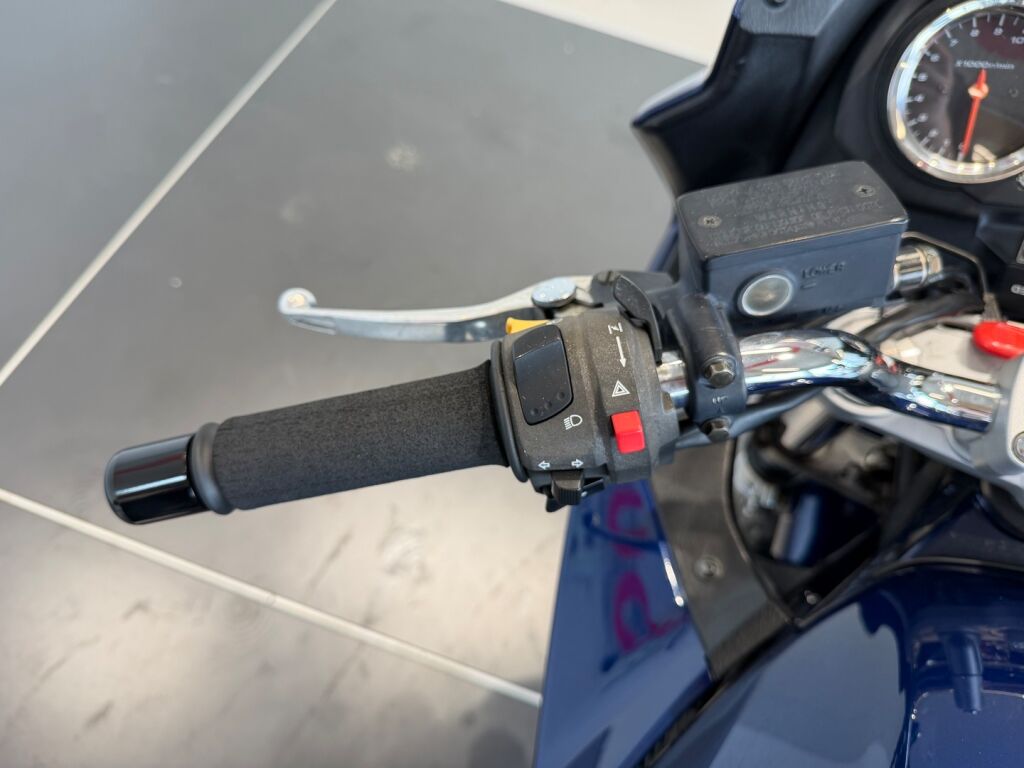 Suzuki GSF 2006 Sininen