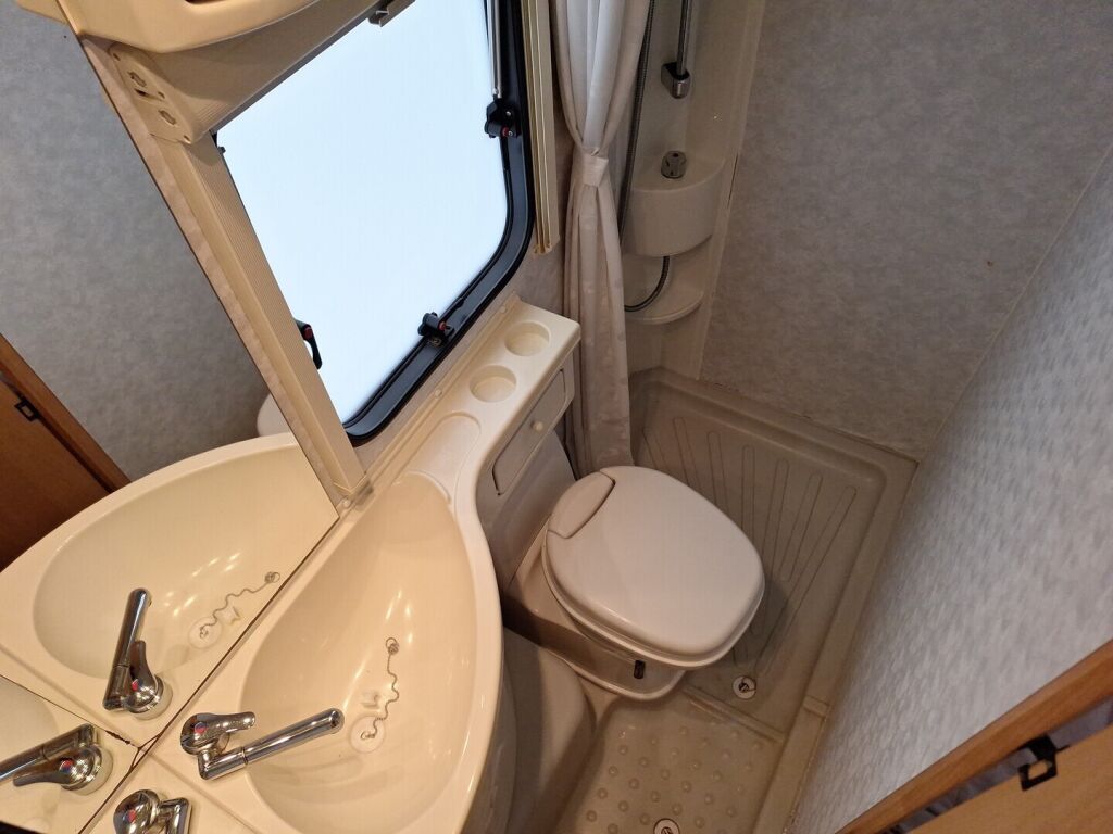 Adria Sport 2005 Valkoinen