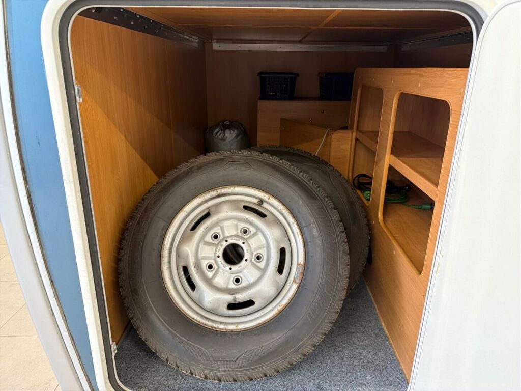 Ford-hobby T 600 GFS/375 2006 Valkoinen