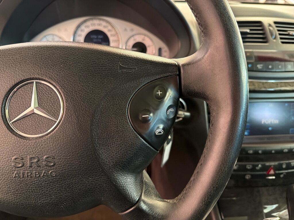 Mercedes-Benz E 2004 Musta