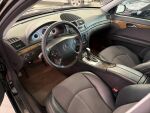 Mercedes-Benz E 2004 Musta