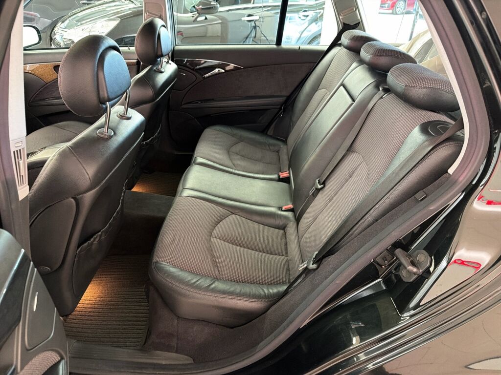 Mercedes-Benz E 2004 Musta
