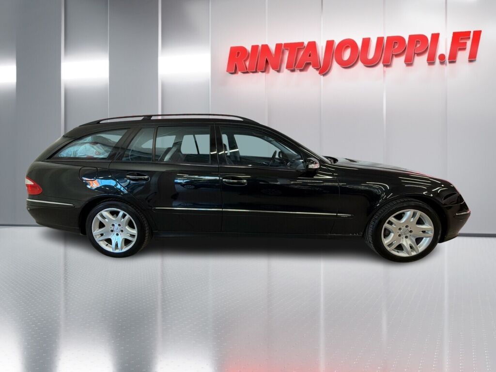 Mercedes-Benz E 2004 Musta