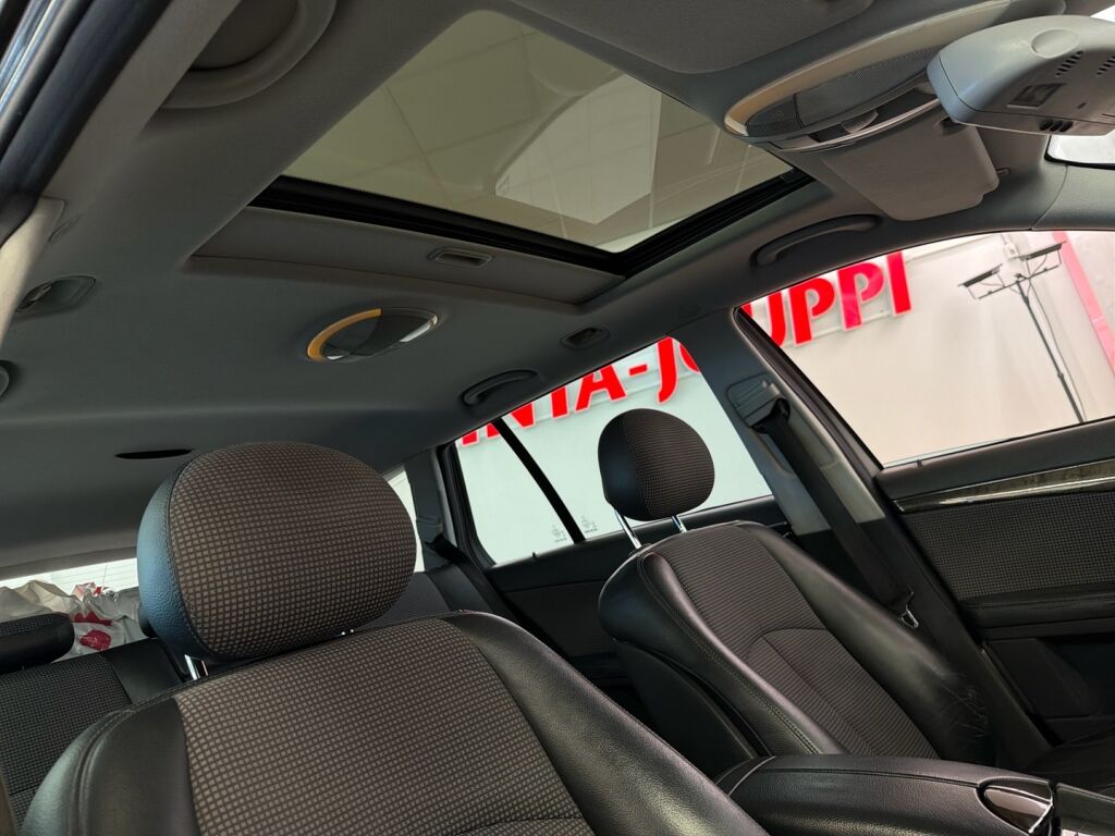 Mercedes-Benz E 2004 Musta