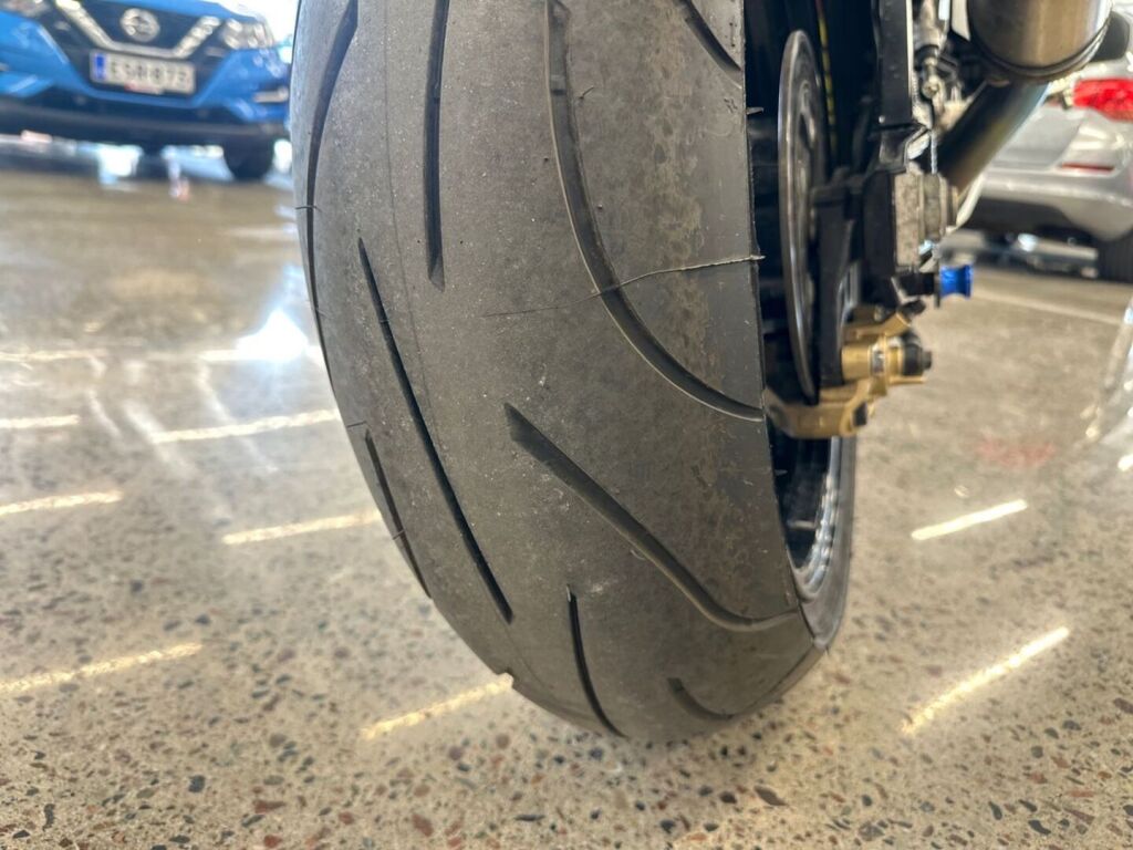Suzuki GSX-R 2004 6