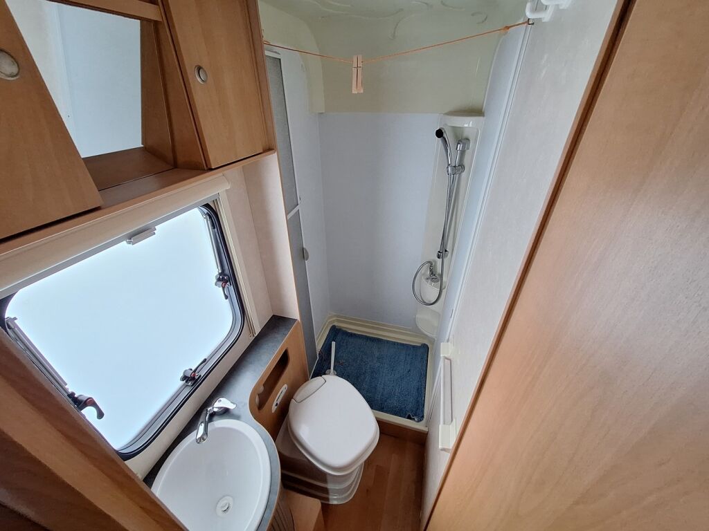 Adria Coral Sport 573 DS 2007 Valkoinen
