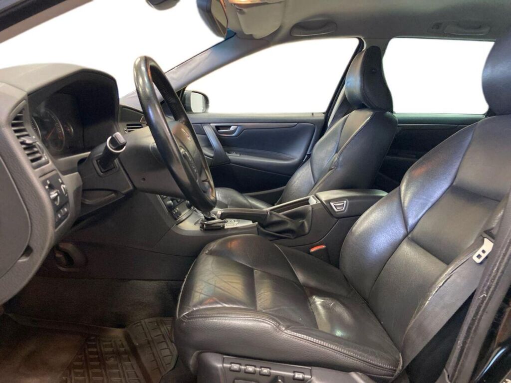 Volvo V70 2007 Musta