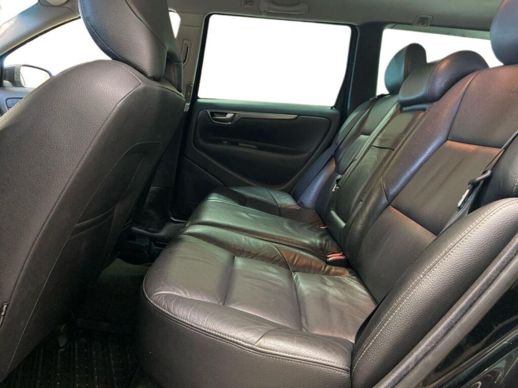 Volvo V70 2007 Musta