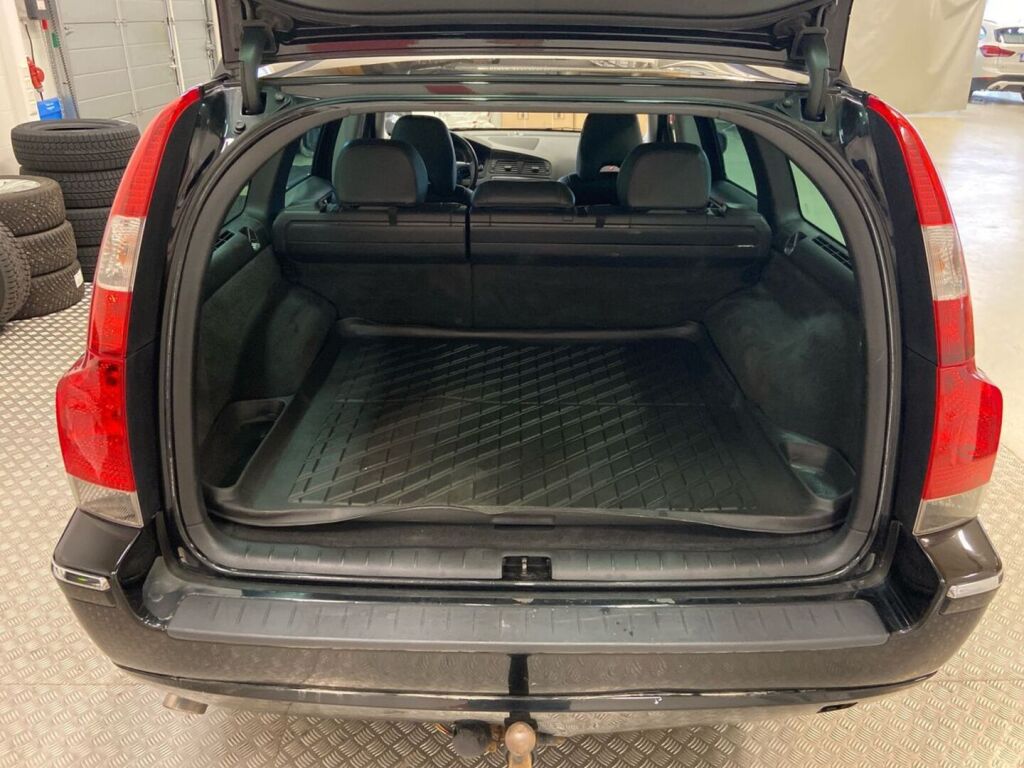 Volvo V70 2007 Musta