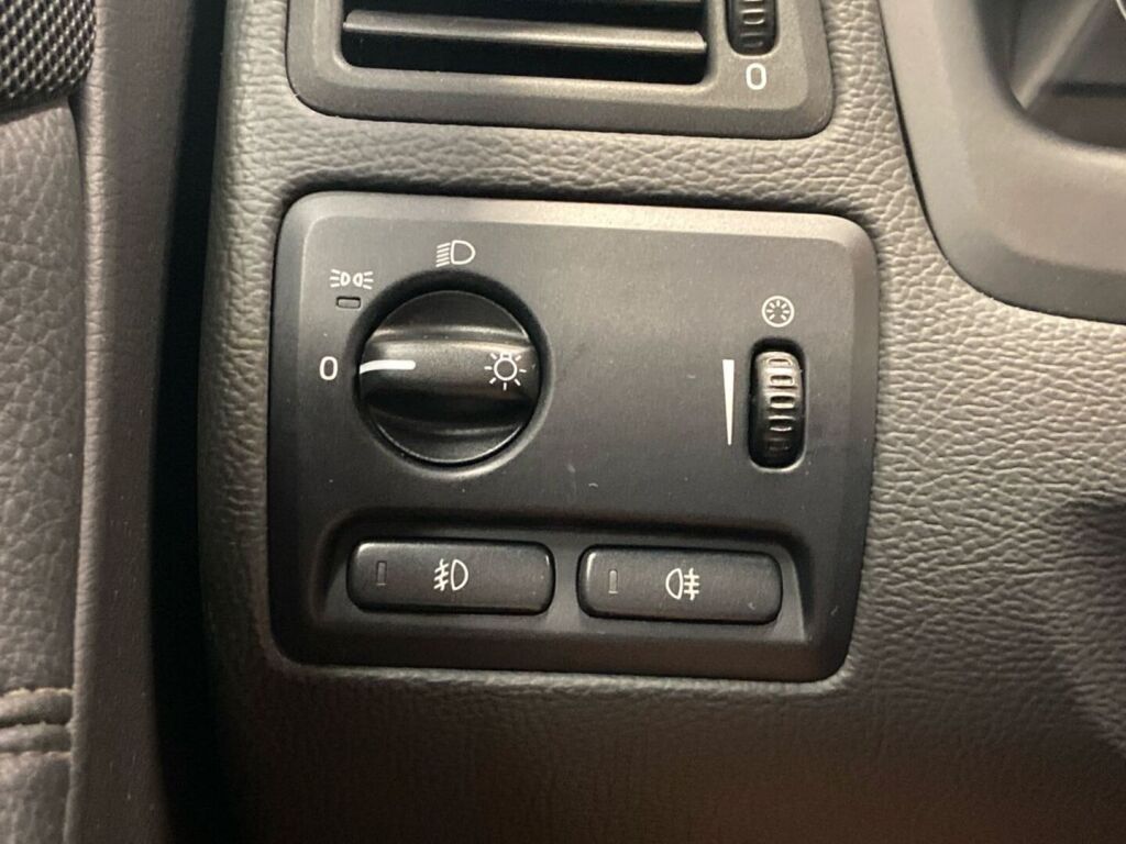 Volvo V70 2007 Musta
