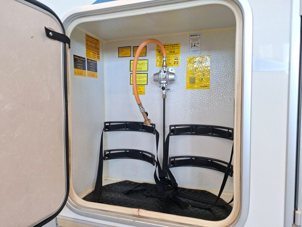 Adria Coral Plus 660 SL 2007 Valkoinen