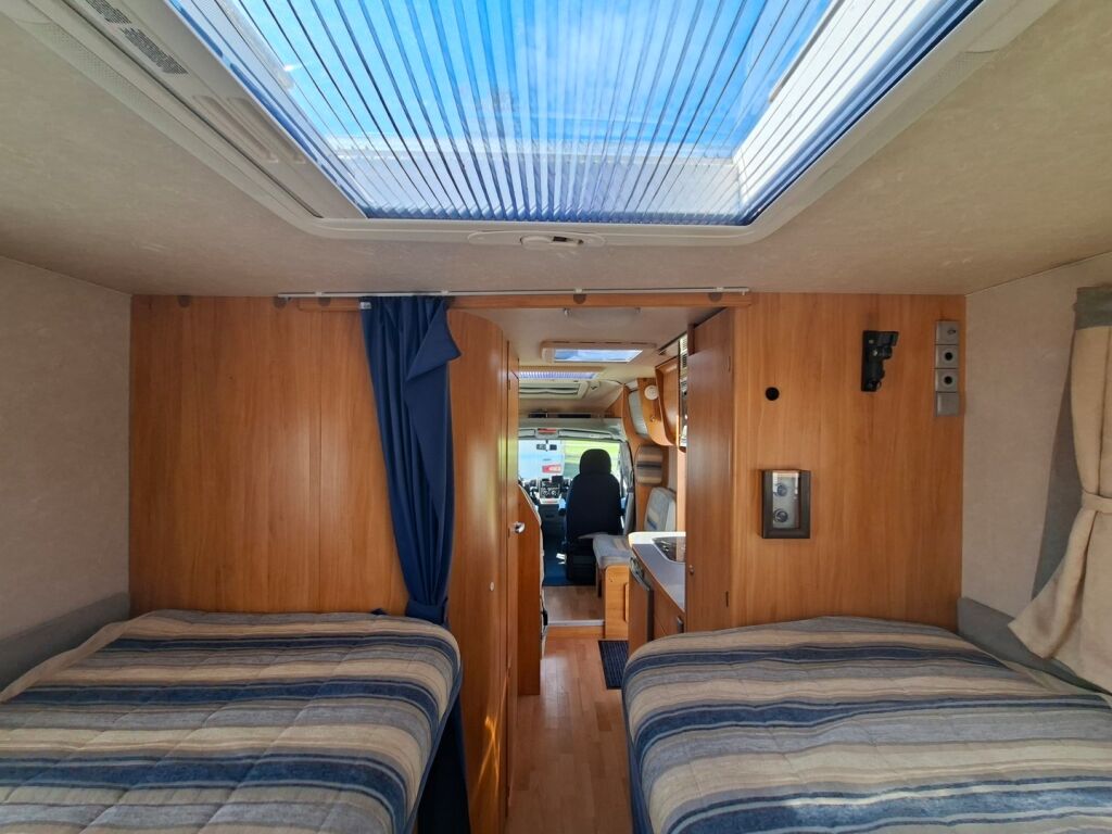 Adria Coral Plus 660 SL 2007 Valkoinen