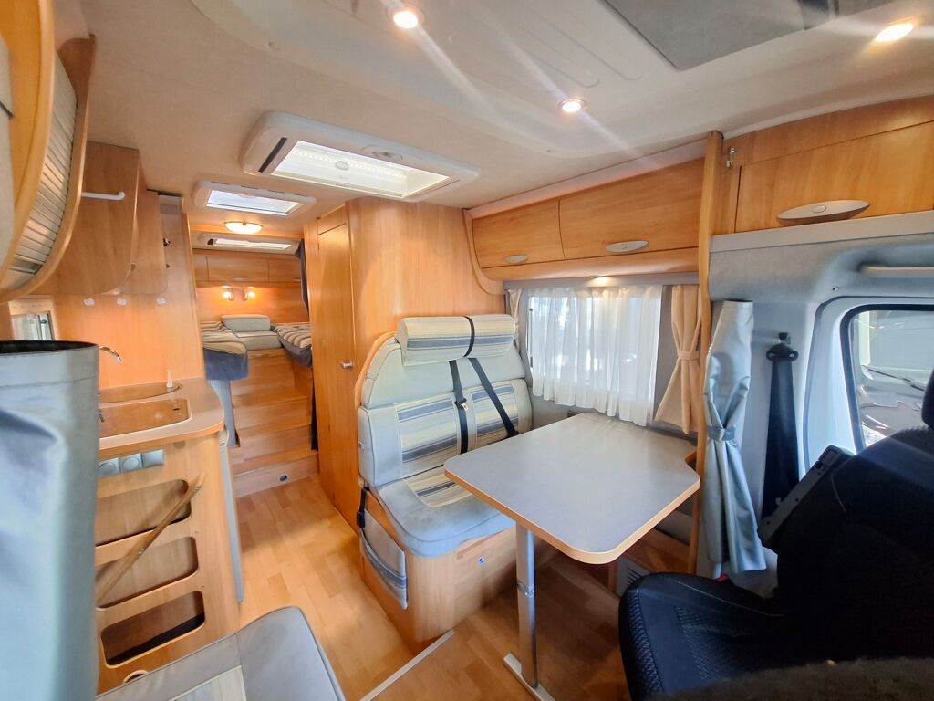 Adria Coral Plus 660 SL 2007 Valkoinen