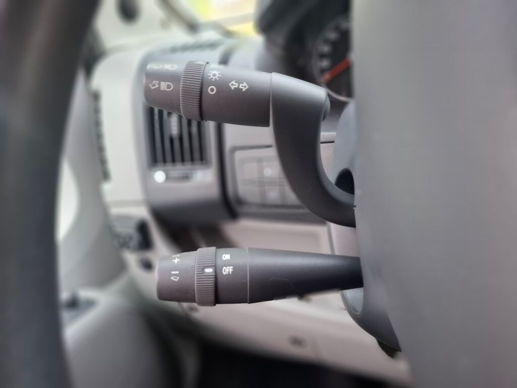 Adria Coral Plus 660 SL 2007 Valkoinen