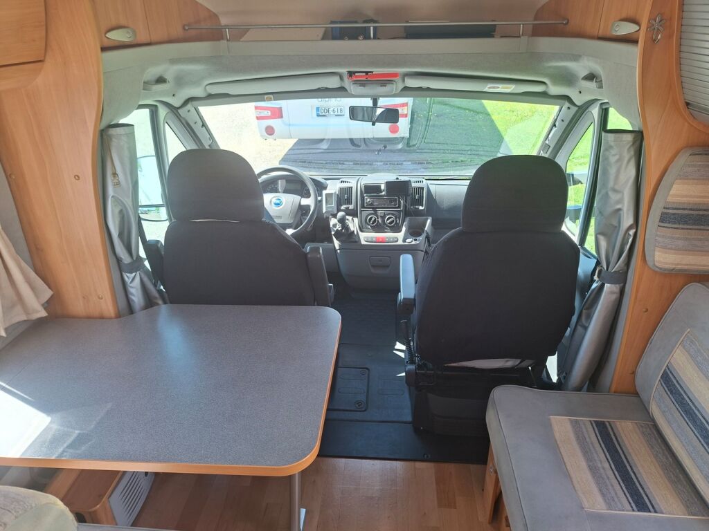 Adria Coral Plus 660 SL 2007 Valkoinen