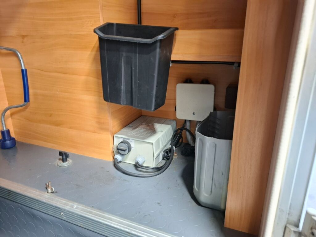 Adria Coral Plus 660 SL 2007 Valkoinen