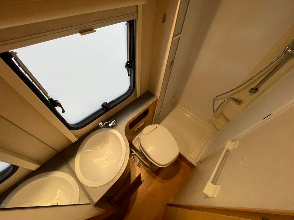 Adria CORAL SPORT 573 DS 2008 Valkoinen