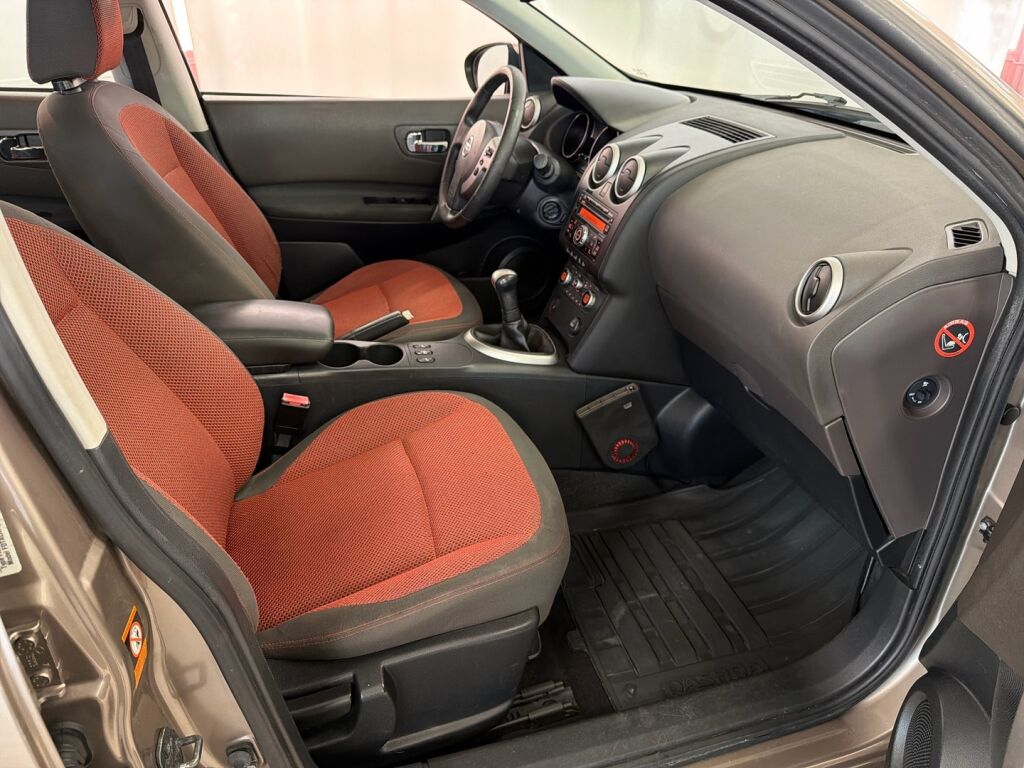 Nissan Qashqai 2008 Ruskea (beige)