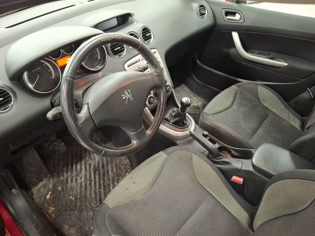 Peugeot 308 2008 Punainen