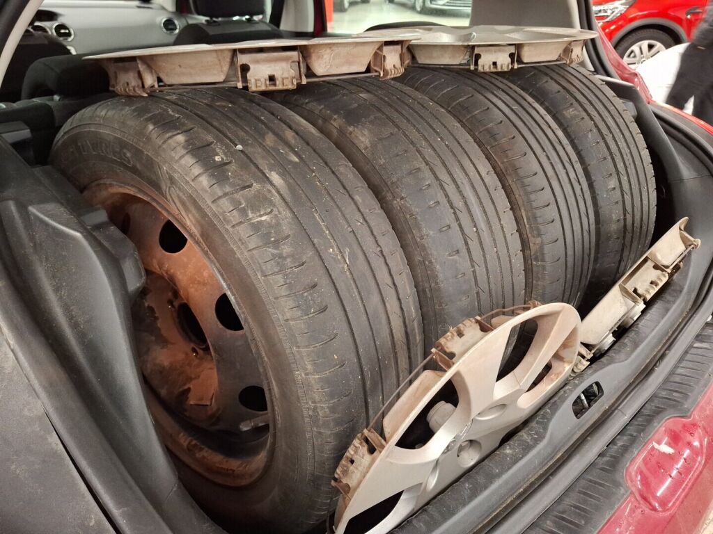 Peugeot 308 2008 Punainen