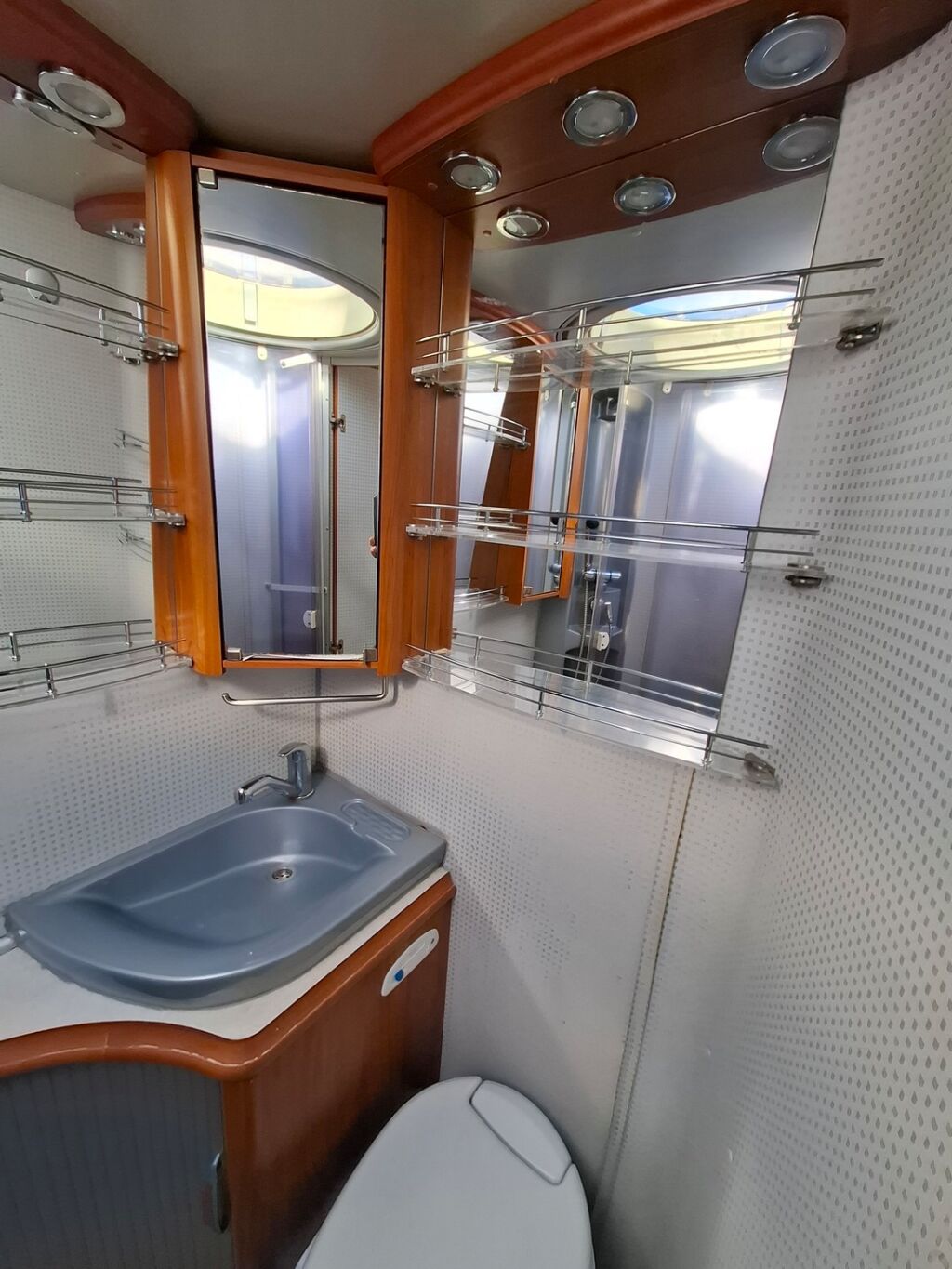 Hobby T 500 GESC VAN Exclusive 2008 Valkoinen