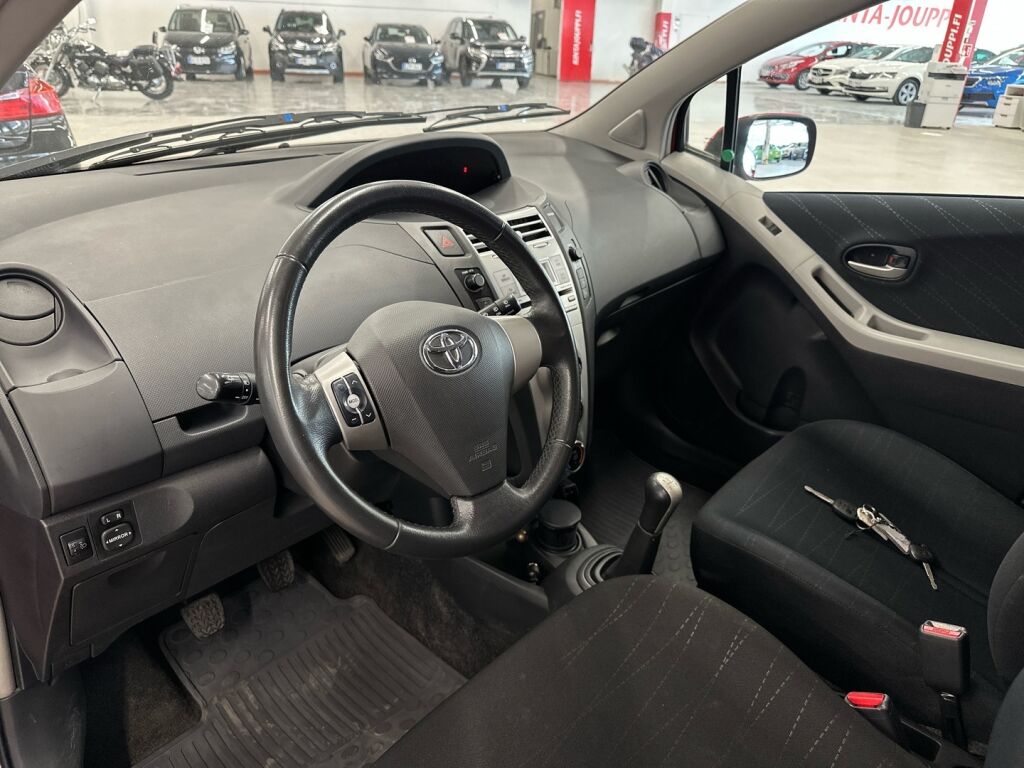 Toyota Yaris 2008 Punainen