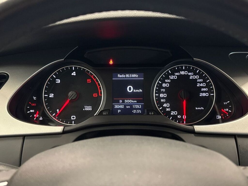 Audi A4 2008 Punainen