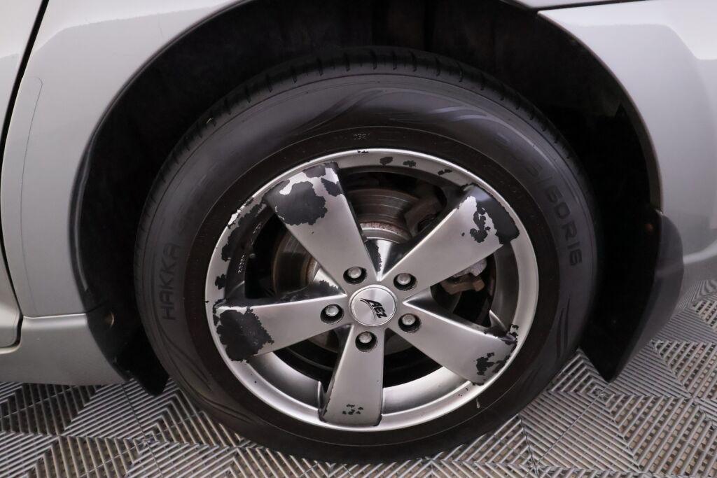 Toyota Avensis 2009 Harmaa