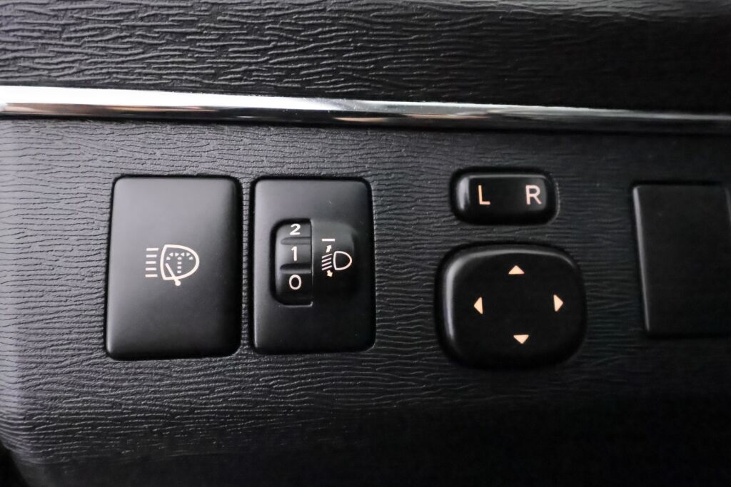 Toyota Avensis 2009 Harmaa