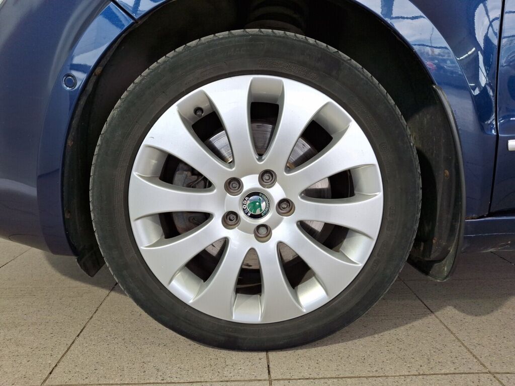 Skoda Superb 2009 Sininen