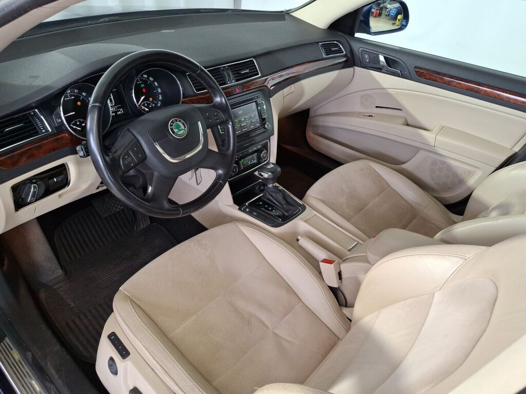 Skoda Superb 2009 Sininen