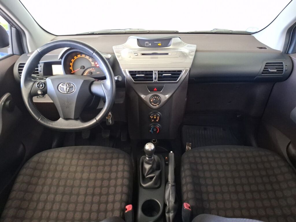 Toyota iQ 2009 Musta