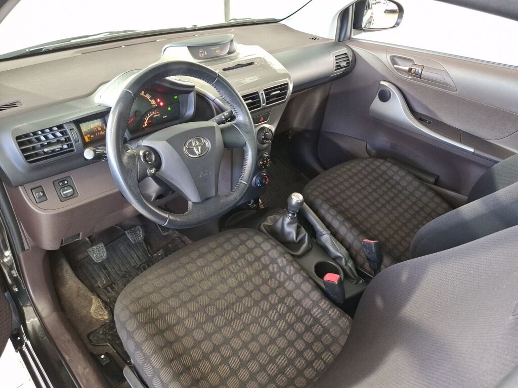 Toyota iQ 2009 Musta