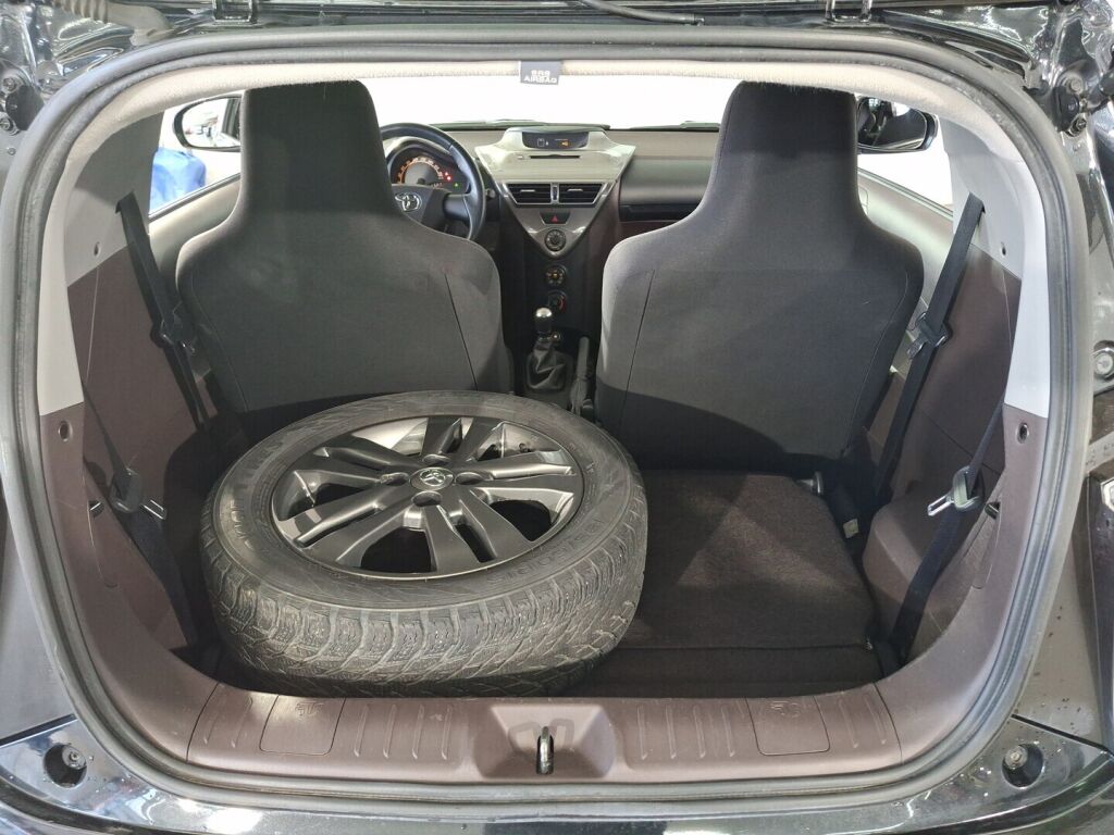 Toyota iQ 2009 Musta