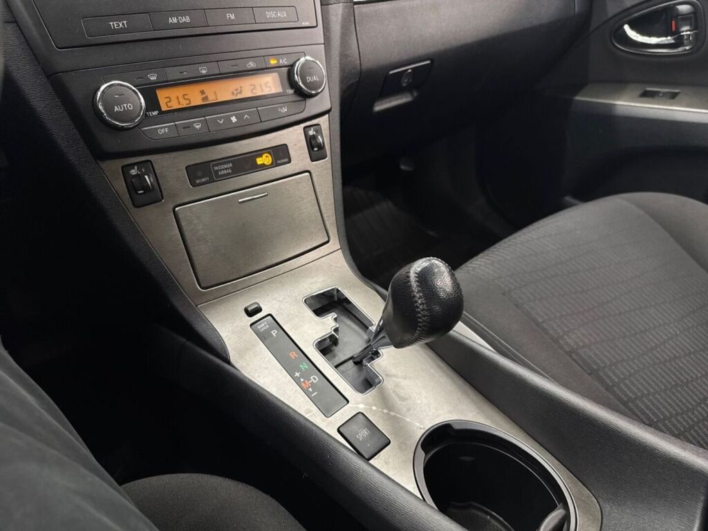Toyota Avensis 2009 Harmaa