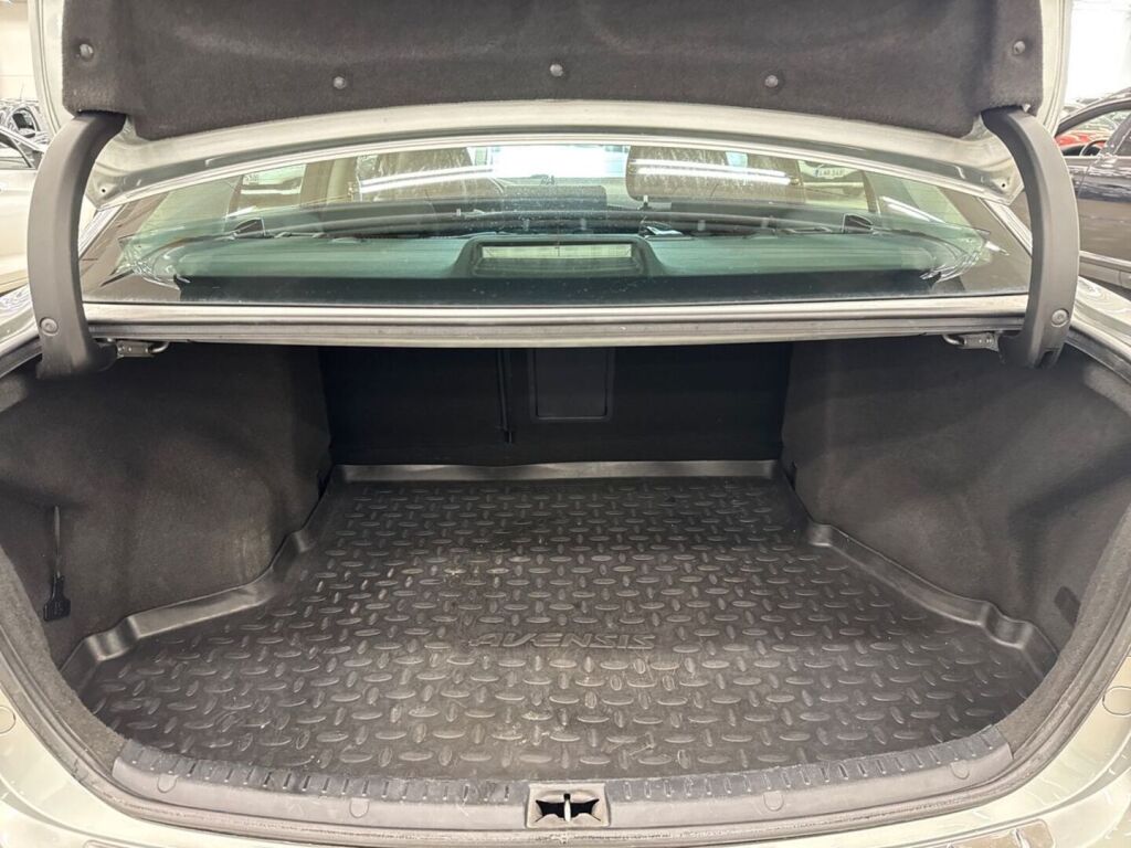 Toyota Avensis 2009 Harmaa