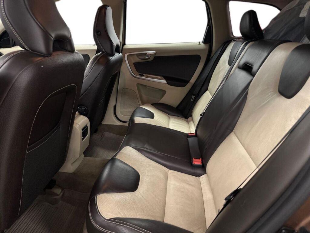 Volvo XC60 2009 Ruskea (beige)