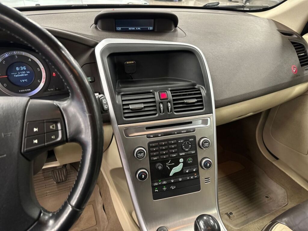 Volvo XC60 2009 Ruskea (beige)
