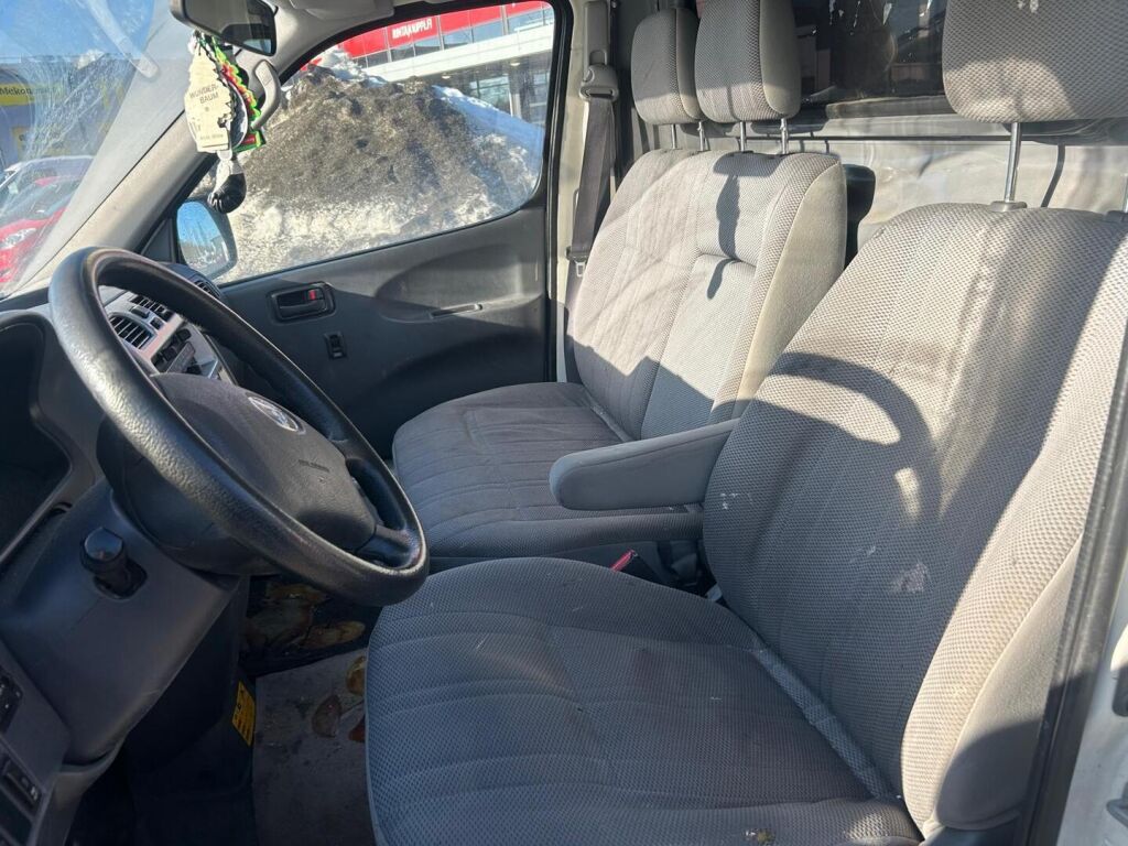 Toyota Hiace 2009 Valkoinen