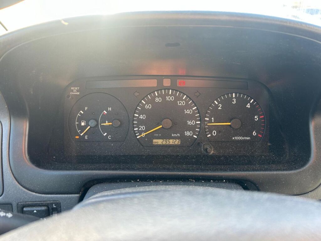 Toyota Hiace 2009 Valkoinen