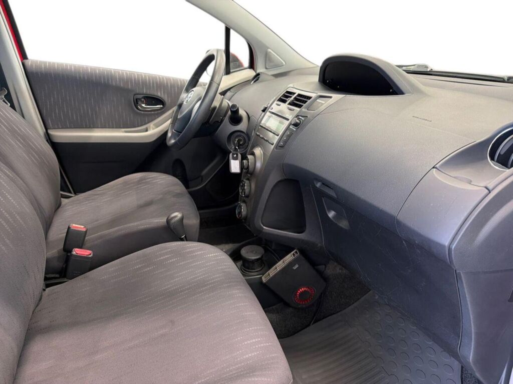 Toyota Yaris 2009 Punainen