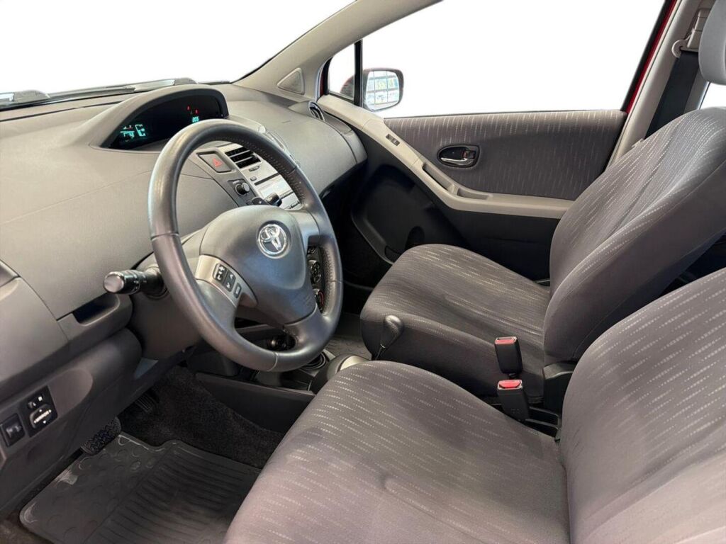 Toyota Yaris 2009 Punainen