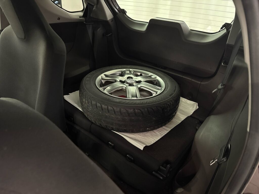 Toyota iQ 2009 Violetti