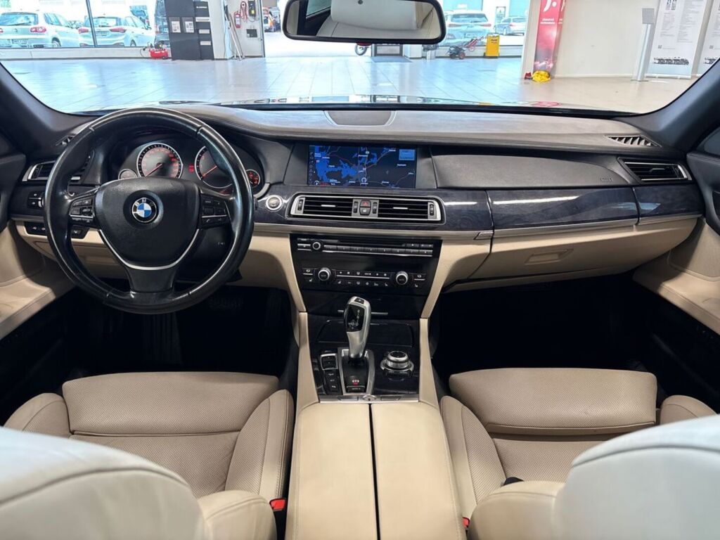 BMW 750 2009 Musta