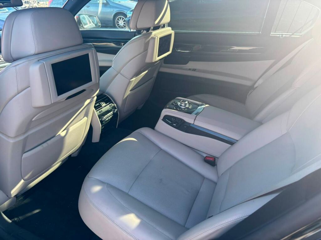 BMW 750 2009 Musta