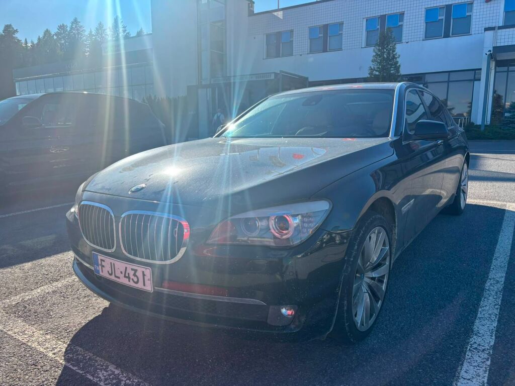 BMW 750 2009 Musta