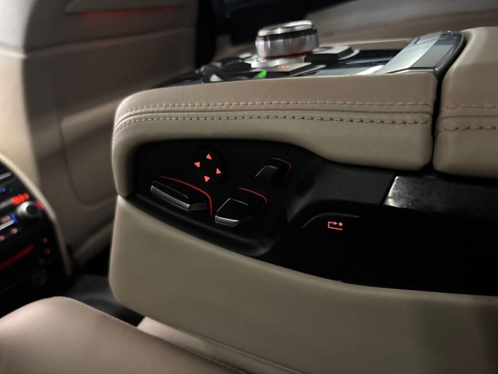 BMW 750 2009 Musta