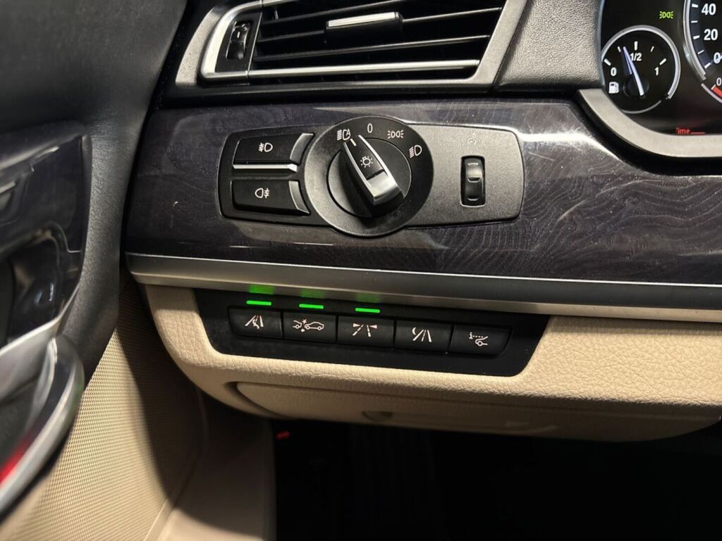 BMW 750 2009 Musta