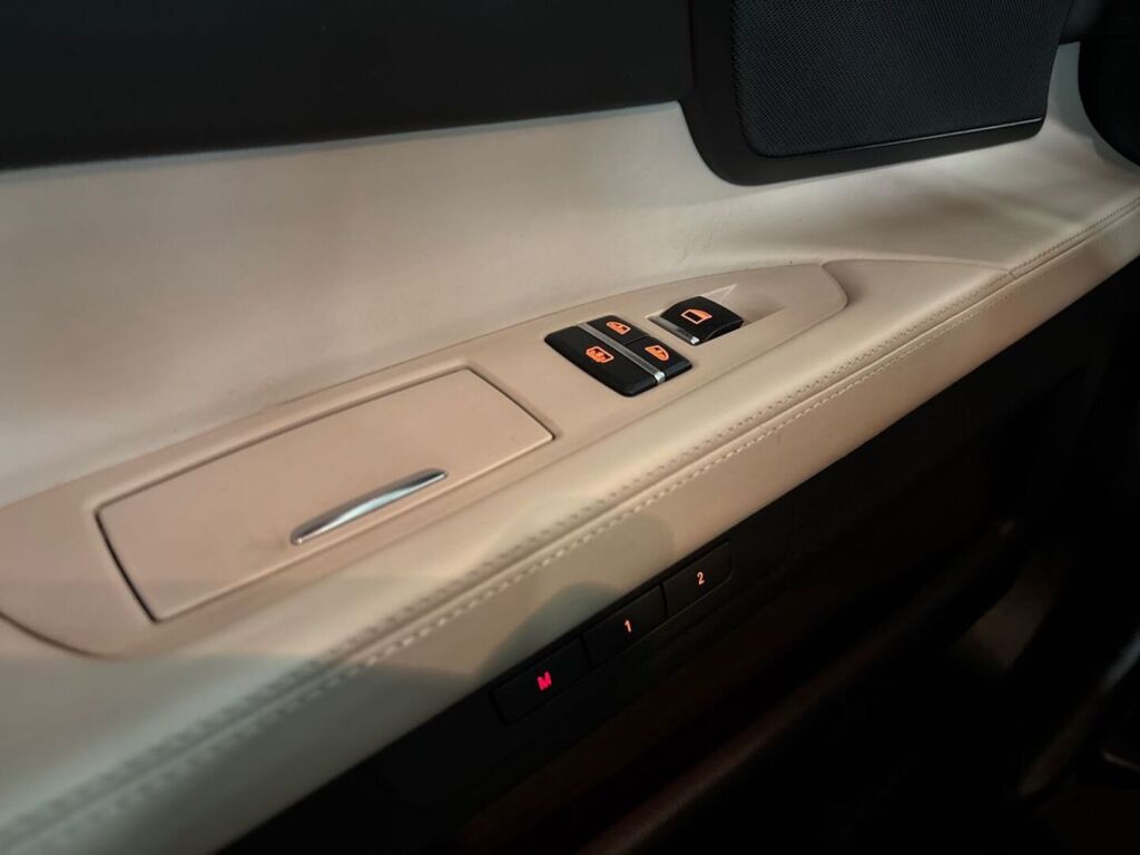 BMW 750 2009 Musta