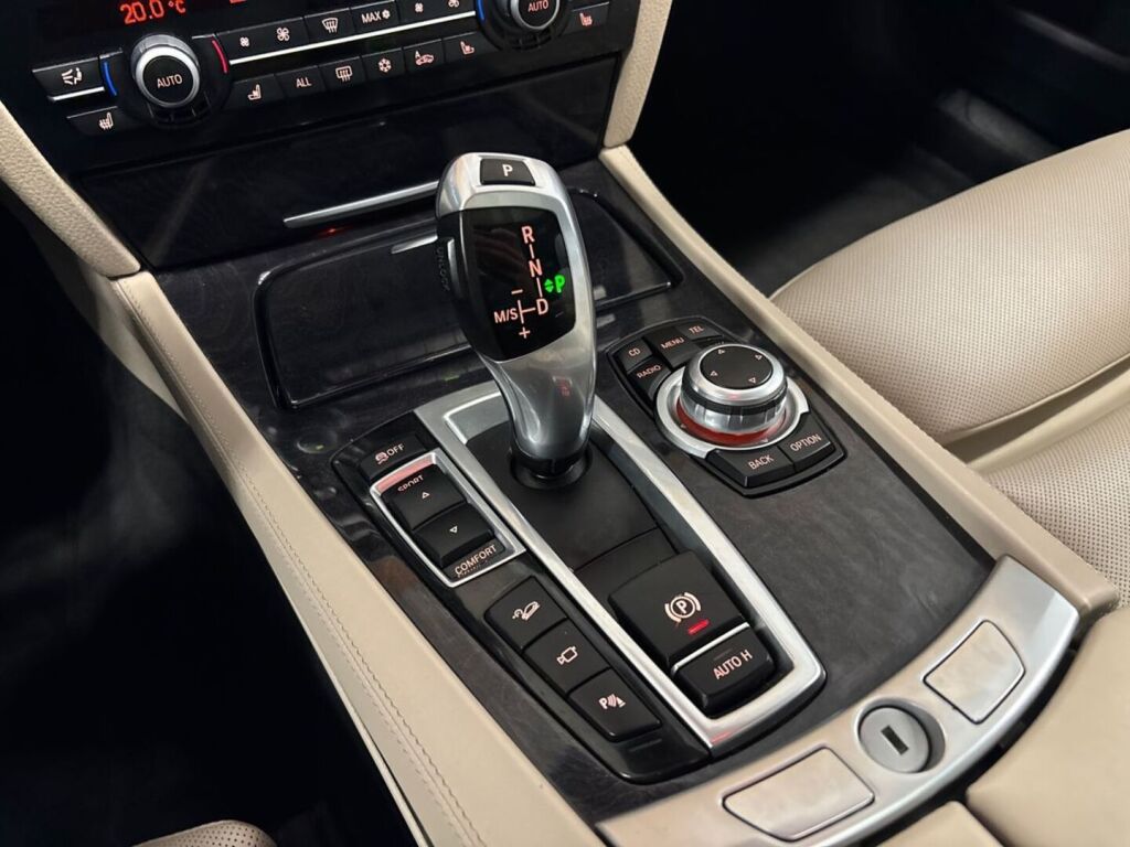 BMW 750 2009 Musta